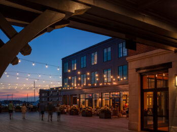 Hammetts Hotel Newport at dusk